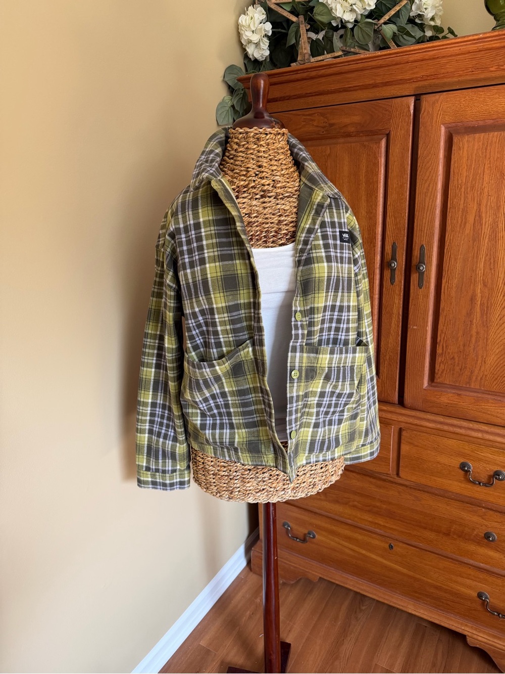 Vans Roadside Shacket plaid flannel jacket 100% cotton, cropped barn jacket